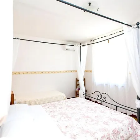 Διαμέρισμα Charming In Ramazzano 110 M² Shared Pool